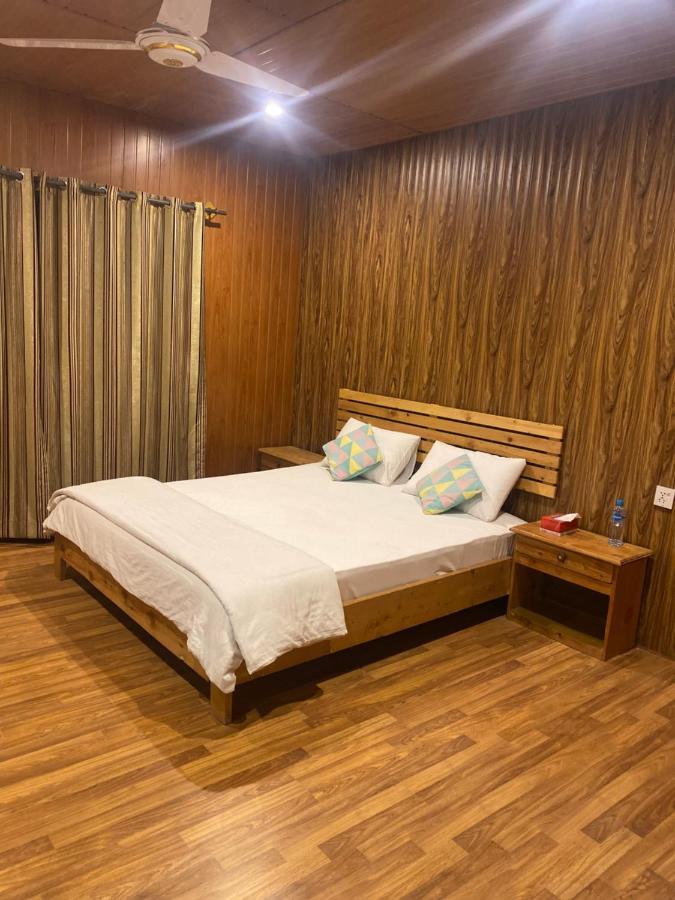 Indus View Hotel Скарду Экстерьер фото